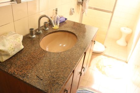 Casa à venda com 115m², 3 quartos e 2 vagasBanheiro 1