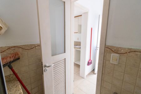 Apartamento à venda com 106m², 3 quartos e sem vaga Apartamento à venda com 106m², 3 quartos e sem vagaBanheiro de Serviço
