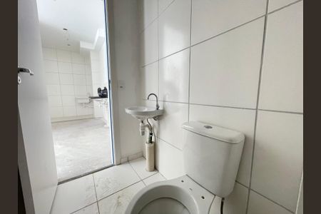 Apartamento à venda com 47m², 2 quartos e sem vaga Apartamento à venda com 47m², 2 quartos e sem vagaBanheiro