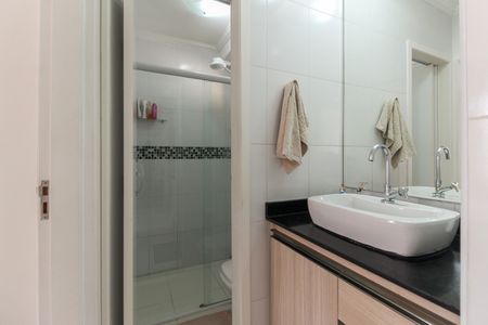 Apartamento à venda com 56m², 2 quartos e 1 vaga Apartamento à venda com 56m², 2 quartos e 1 vagaBanheiro