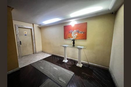 Apartamento à venda com 68m², 2 quartos e 1 vaga Apartamento à venda com 68m², 2 quartos e 1 vagaHall