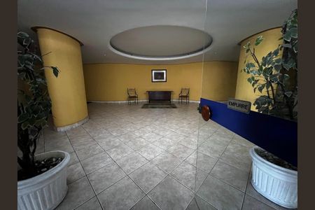 Apartamento à venda com 68m², 2 quartos e 1 vaga Apartamento à venda com 68m², 2 quartos e 1 vagaHall