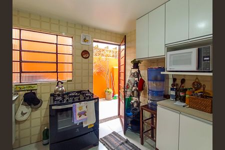 Casa à venda com 143m², 4 quartos e 2 vagas Casa à venda com 143m², 4 quartos e 2 vagasCozinha