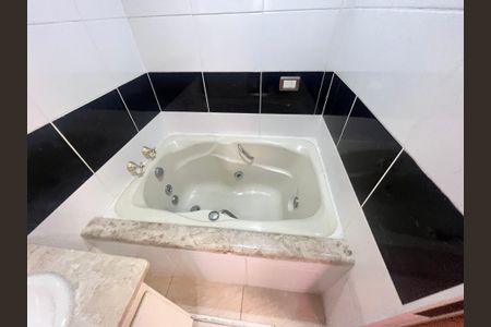 Apartamento à venda com 98m², 3 quartos e 1 vagaBanheiro da Suíte