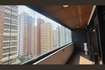 Apartamento à venda com 270m², 4 quartos e 3 vagas Apartamento à venda com 270m², 4 quartos e 3 vagasVaranda da Sala