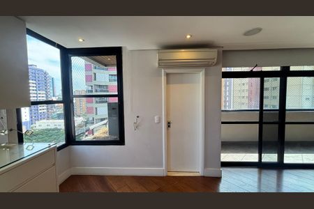 Apartamento à venda com 270m², 4 quartos e 3 vagas Apartamento à venda com 270m², 4 quartos e 3 vagasSala