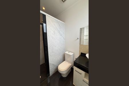 Apartamento à venda com 270m², 4 quartos e 3 vagas Apartamento à venda com 270m², 4 quartos e 3 vagasBanheiro da Suíte 3