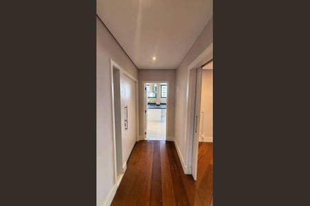 Apartamento à venda com 270m², 4 quartos e 3 vagas Apartamento à venda com 270m², 4 quartos e 3 vagasCorredor