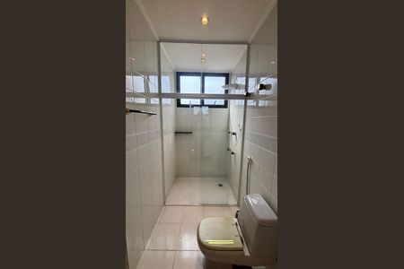 Apartamento à venda com 270m², 4 quartos e 3 vagas Apartamento à venda com 270m², 4 quartos e 3 vagasBanheiro da Suíte 2