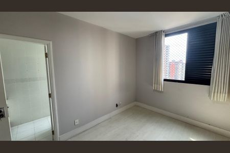 Apartamento à venda com 270m², 4 quartos e 3 vagas Apartamento à venda com 270m², 4 quartos e 3 vagasSuíte 2