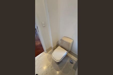 Apartamento à venda com 270m², 4 quartos e 3 vagas Apartamento à venda com 270m², 4 quartos e 3 vagasLavabo
