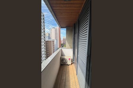 Apartamento à venda com 270m², 4 quartos e 3 vagas Apartamento à venda com 270m², 4 quartos e 3 vagasVaranda da Suíte 1