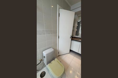 Apartamento à venda com 270m², 4 quartos e 3 vagas Apartamento à venda com 270m², 4 quartos e 3 vagasBanheiro da Suíte 2