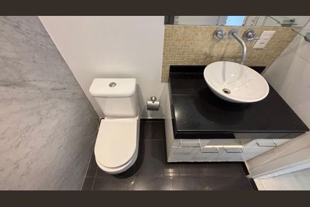 Apartamento à venda com 270m², 4 quartos e 3 vagas Apartamento à venda com 270m², 4 quartos e 3 vagasBanheiro da Suíte 4