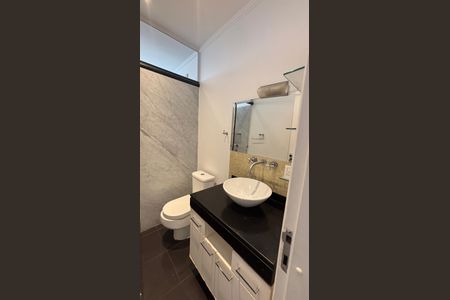 Apartamento à venda com 270m², 4 quartos e 3 vagas Apartamento à venda com 270m², 4 quartos e 3 vagasBanheiro da Suíte 4