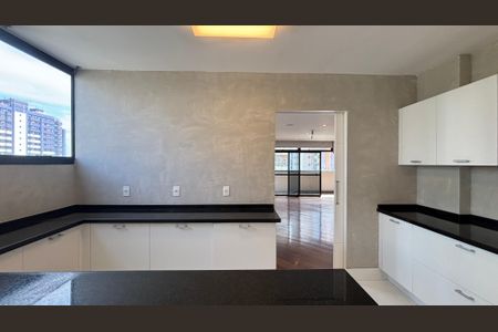 Apartamento à venda com 270m², 4 quartos e 3 vagas Apartamento à venda com 270m², 4 quartos e 3 vagasCozinha