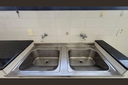 Apartamento à venda com 270m², 4 quartos e 3 vagas Apartamento à venda com 270m², 4 quartos e 3 vagasÁrea de Serviço