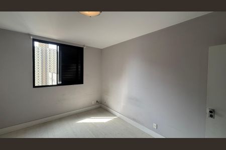 Apartamento à venda com 270m², 4 quartos e 3 vagas Apartamento à venda com 270m², 4 quartos e 3 vagasSuíte 3