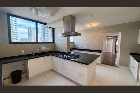 Apartamento à venda com 270m², 4 quartos e 3 vagas Apartamento à venda com 270m², 4 quartos e 3 vagasCozinha