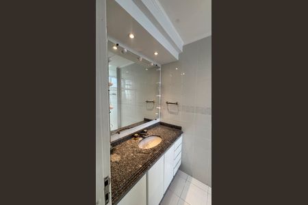 Apartamento à venda com 270m², 4 quartos e 3 vagas Apartamento à venda com 270m², 4 quartos e 3 vagasBanheiro da Suíte 2