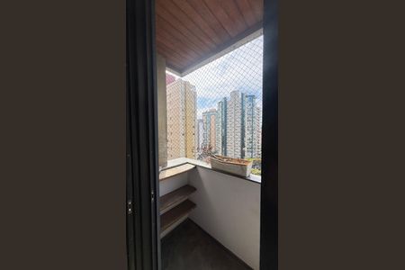 Apartamento à venda com 270m², 4 quartos e 3 vagas Apartamento à venda com 270m², 4 quartos e 3 vagasVaranda da Suíte 4