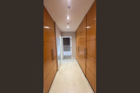 Apartamento à venda com 270m², 4 quartos e 3 vagas Apartamento à venda com 270m², 4 quartos e 3 vagasSuíte 1