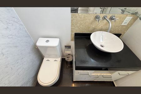 Apartamento à venda com 270m², 4 quartos e 3 vagas Apartamento à venda com 270m², 4 quartos e 3 vagasBanheiro da Suíte 3