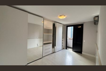 Apartamento à venda com 270m², 4 quartos e 3 vagas Apartamento à venda com 270m², 4 quartos e 3 vagasSuíte 4