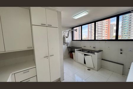 Apartamento à venda com 270m², 4 quartos e 3 vagas Apartamento à venda com 270m², 4 quartos e 3 vagasÁrea de Serviço