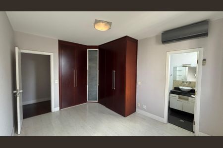 Apartamento à venda com 270m², 4 quartos e 3 vagas Apartamento à venda com 270m², 4 quartos e 3 vagasSuíte 3