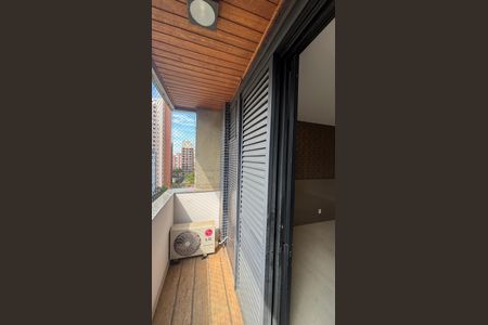 Apartamento à venda com 270m², 4 quartos e 3 vagas Apartamento à venda com 270m², 4 quartos e 3 vagasVaranda da Suíte 1