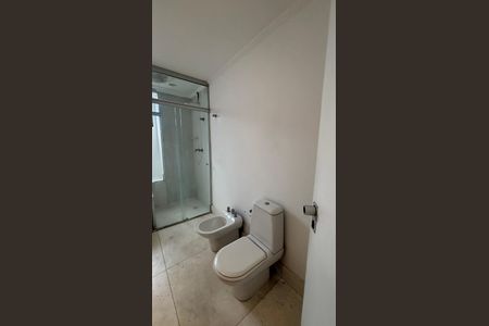Apartamento à venda com 270m², 4 quartos e 3 vagas Apartamento à venda com 270m², 4 quartos e 3 vagasBanheiro da Suíte 1