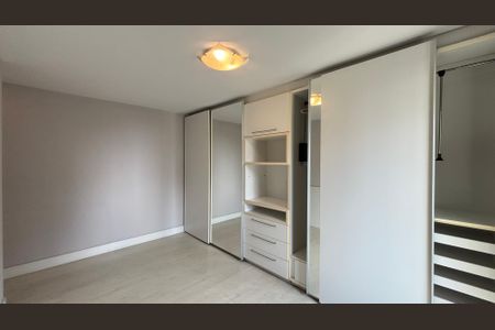 Apartamento à venda com 270m², 4 quartos e 3 vagas Apartamento à venda com 270m², 4 quartos e 3 vagasSuíte 4