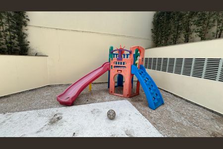 Apartamento à venda com 270m², 4 quartos e 3 vagas Apartamento à venda com 270m², 4 quartos e 3 vagasÁrea Comum - Playground