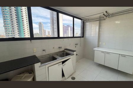 Apartamento à venda com 270m², 4 quartos e 3 vagas Apartamento à venda com 270m², 4 quartos e 3 vagasÁrea de Serviço