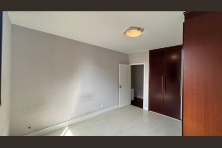 Apartamento à venda com 270m², 4 quartos e 3 vagas Apartamento à venda com 270m², 4 quartos e 3 vagasSuíte 3