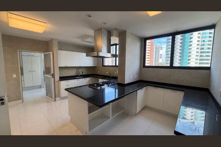 Apartamento à venda com 270m², 4 quartos e 3 vagas Apartamento à venda com 270m², 4 quartos e 3 vagasCozinha