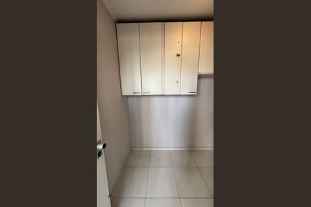 Apartamento à venda com 270m², 4 quartos e 3 vagas Apartamento à venda com 270m², 4 quartos e 3 vagasQuarto de Serviço