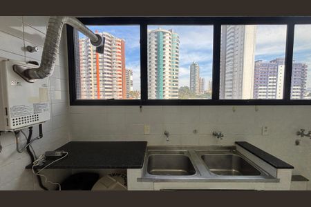 Apartamento à venda com 270m², 4 quartos e 3 vagas Apartamento à venda com 270m², 4 quartos e 3 vagasÁrea de Serviço