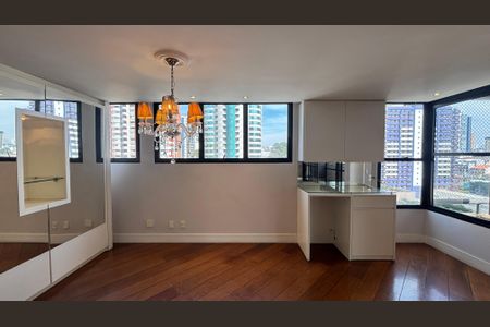 Apartamento à venda com 270m², 4 quartos e 3 vagas Apartamento à venda com 270m², 4 quartos e 3 vagasSala