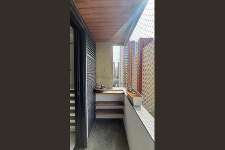 Apartamento à venda com 270m², 4 quartos e 3 vagas Apartamento à venda com 270m², 4 quartos e 3 vagasVaranda da Suíte 4