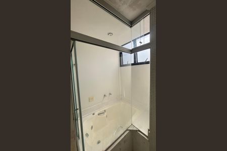Apartamento à venda com 270m², 4 quartos e 3 vagas Apartamento à venda com 270m², 4 quartos e 3 vagasBanheiro da Suíte 1
