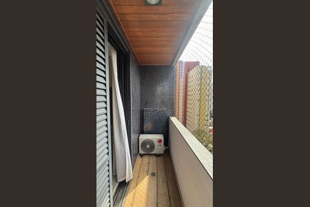 Apartamento à venda com 270m², 4 quartos e 3 vagas Apartamento à venda com 270m², 4 quartos e 3 vagasVaranda da Suíte 1