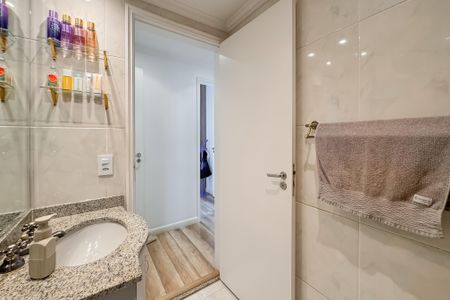 Apartamento à venda com 81m², 3 quartos e 2 vagas Apartamento à venda com 81m², 3 quartos e 2 vagasBanheiro Corredor