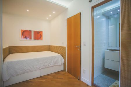 Apartamento à venda com 102m², 3 quartos e 2 vagas Apartamento à venda com 102m², 3 quartos e 2 vagasSuíte