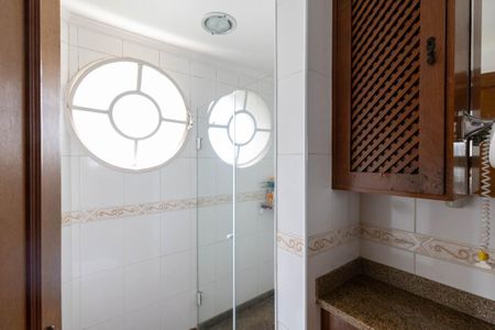 Apartamento à venda com 186m², 4 quartos e 2 vagas Apartamento à venda com 186m², 4 quartos e 2 vagasBanheiro 1 - Suíte