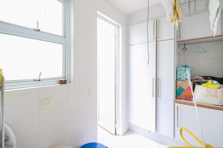 Casa à venda com 332m², 3 quartos e 2 vagas Casa à venda com 332m², 3 quartos e 2 vagasÁrea de Serviço