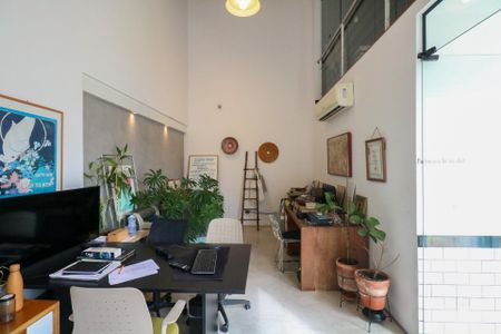 Casa à venda com 332m², 3 quartos e 2 vagas Casa à venda com 332m², 3 quartos e 2 vagasEscritório