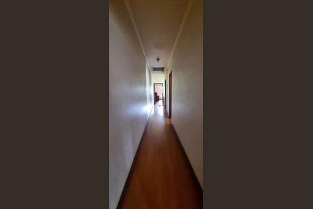 Casa à venda com 189m², 3 quartos e 2 vagas Casa à venda com 189m², 3 quartos e 2 vagasCorredor