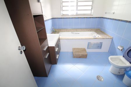 Casa à venda com 276m², 3 quartos e 2 vagasBanheiro do Quarto 1
